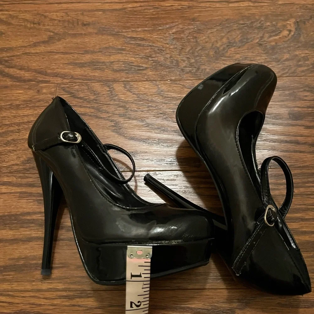 HERSTYLE GLOSSY BLACK BUCKLE STRAP HEELS